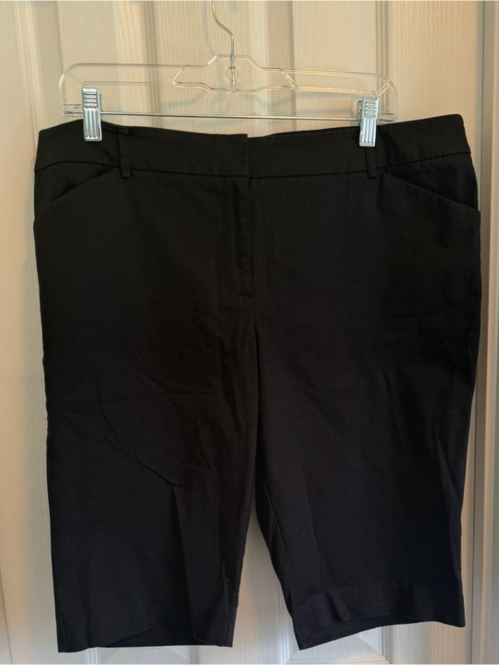 New York & Co Classic Black Women's Knee-Length Shorts
